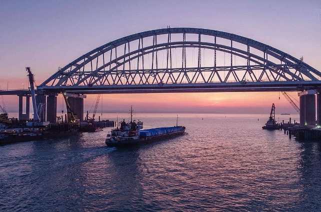 Дорога на отдых в Крым по мосту